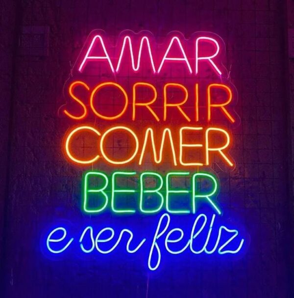 "Amar, Sorrir, Comer, Beber e Ser Feliz"